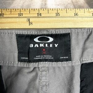 Oakley Gray Flat Front Chino Skater Shorts Mens Size 38 CA35460